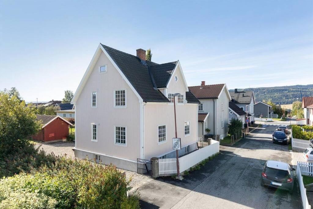 Апартаменты Lys Og Sentral Leilighet Med Terrasse Og Hage Лиллехамер Экстерьер фото